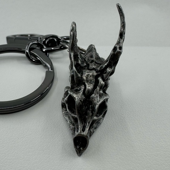 Black Dragon Skull Keychain - Picture 7 of 12